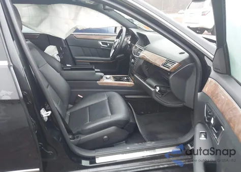 2012 Mercedes-Benz E 350 z USA, uszkodzony, nr VIN WDDHF5KB8CA657100